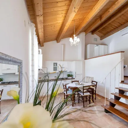 Amazing In With Shared Pool Apartment *